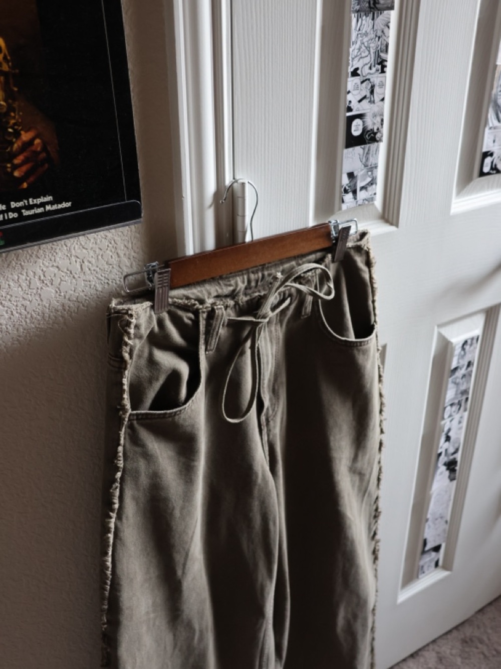 Drawstring Frayed-Edge Khaki Pants